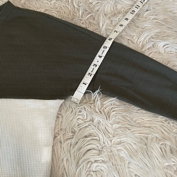 Colorblock Top | Boutique Brand - Picture 5 of 11